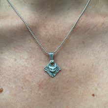 Load image into Gallery viewer, Siver Kitty Necklace