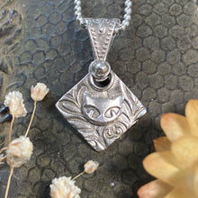 Load image into Gallery viewer, Siver Kitty Necklace