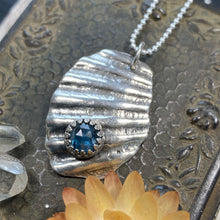 Load image into Gallery viewer, Seashell Necklace