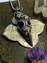 Load image into Gallery viewer, Floral Raven&#39;s Skull Necklace