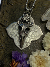 Load image into Gallery viewer, Floral Raven&#39;s Skull Necklace